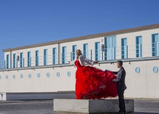 Nozze Davide e Lisa foto esterni stabilimento balneare Principino Viareggio, abito sposa Le Spose Viareggio