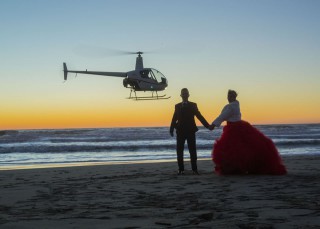 Nozze Davide e Lisa foto esterni spiaggia Darsena Viareggio, abito spose Le Spose Viareggio