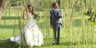 Nozze Emanuele e Elisabetta Foto esterni Cascinale Toscano, abito sposi Laura la sposa chic, sposo in Pignatelli, bouquet l'Angolo fiorito Capezzano